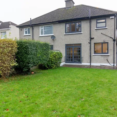 Penzion Guestready - Serene Haven Near Castle Golf Club Dublin
