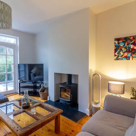 Pensionat Guestready - Serene Haven Near Castle Golf Club